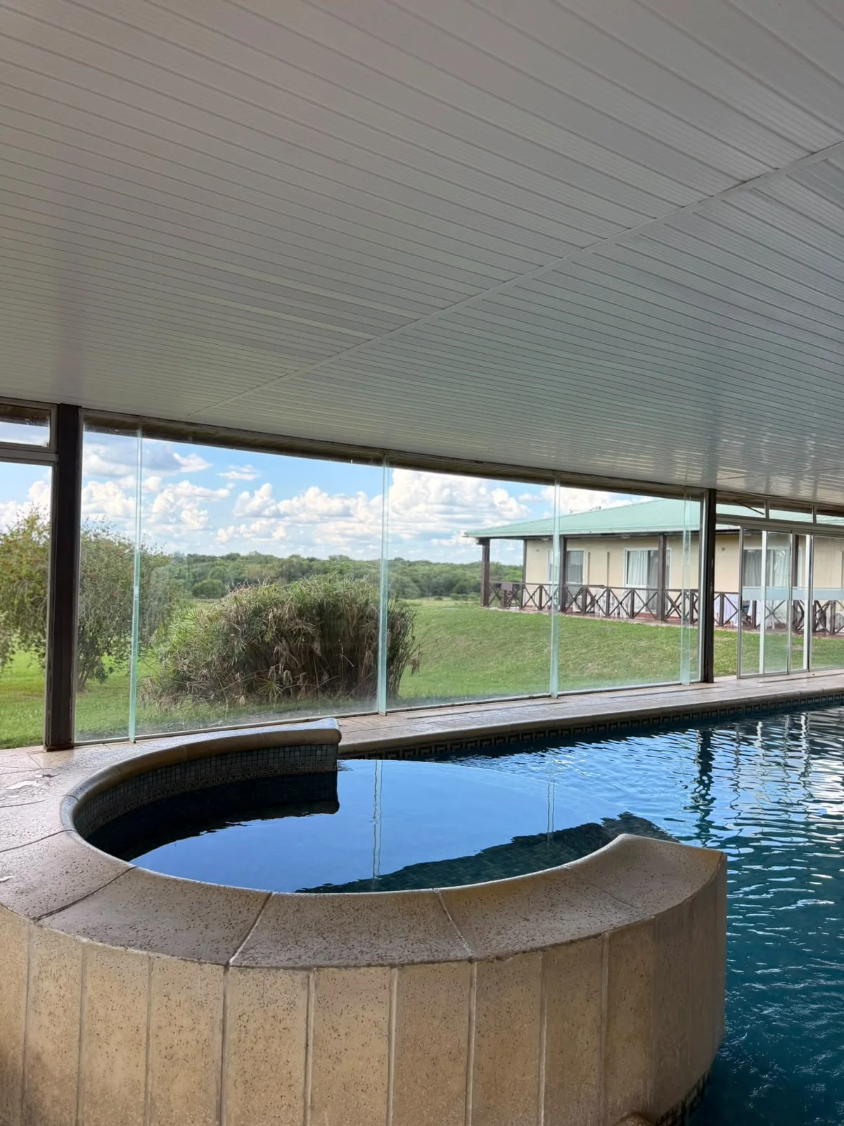 Piscinas y descanso
